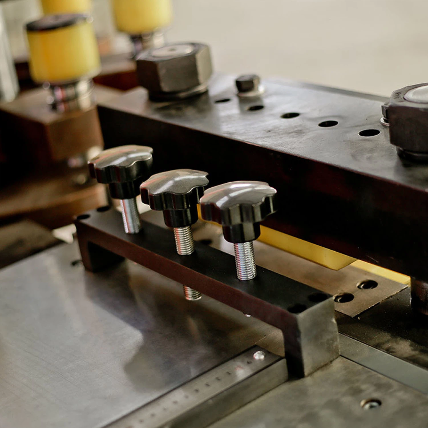 busbar cutting machine